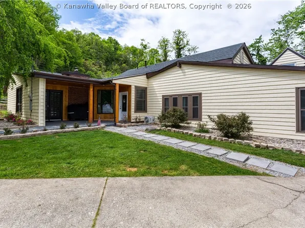 154 Strawberry Rd, Saint Albans, WV 25177