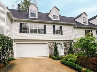 170 Commons Ct, Chagrin Falls, OH 44022