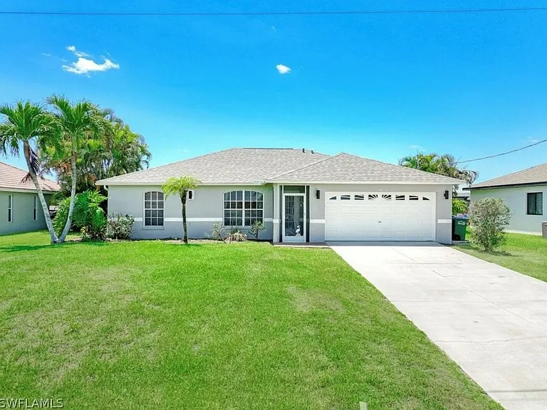 4022 SW 12th Pl — Photo 1