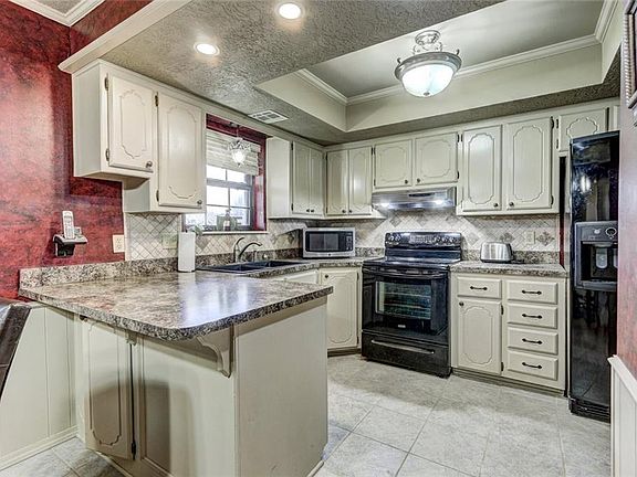 2nd image of 207 Cindy Ave
