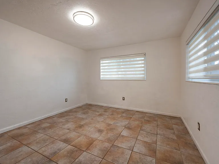 1528 NE 33rd St — Photo 11