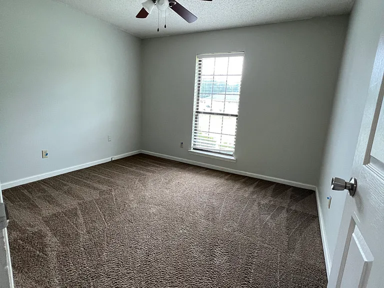 1704 Ashton Dr — Photo 9