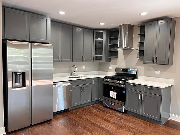 2nd image of 1049 N Lawler Ave Unit 2