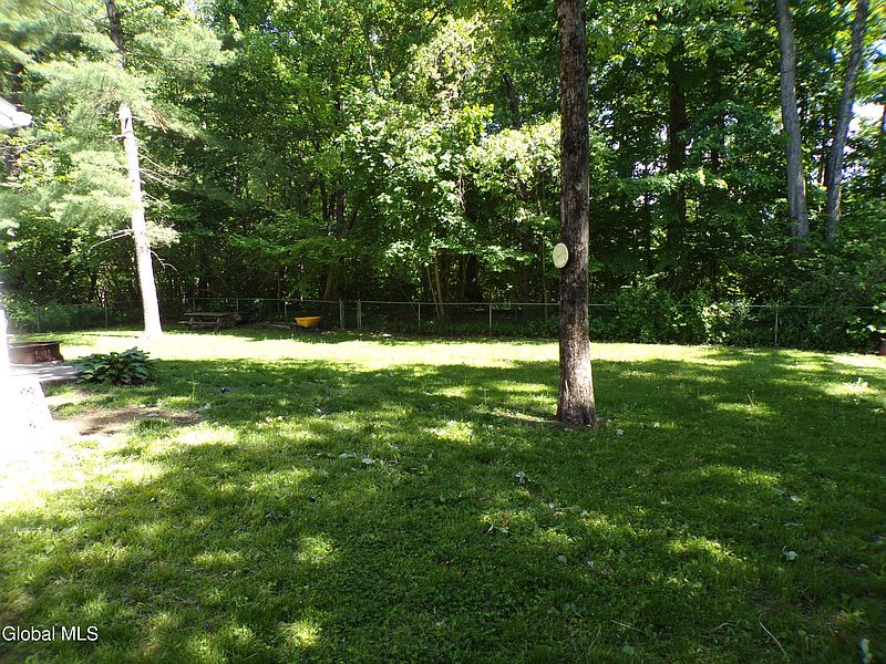3rd image of 19 Oakwood Drive