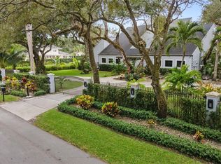 10100 SW 90th Ave, Miami, FL 33176