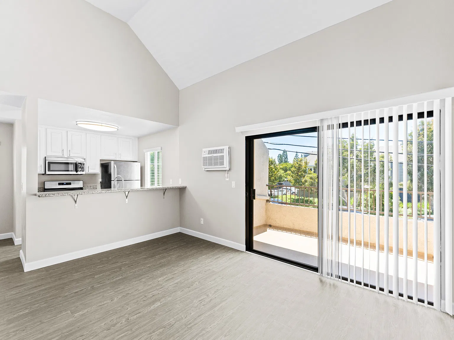 Mesa Pines Apartments — Photo 4