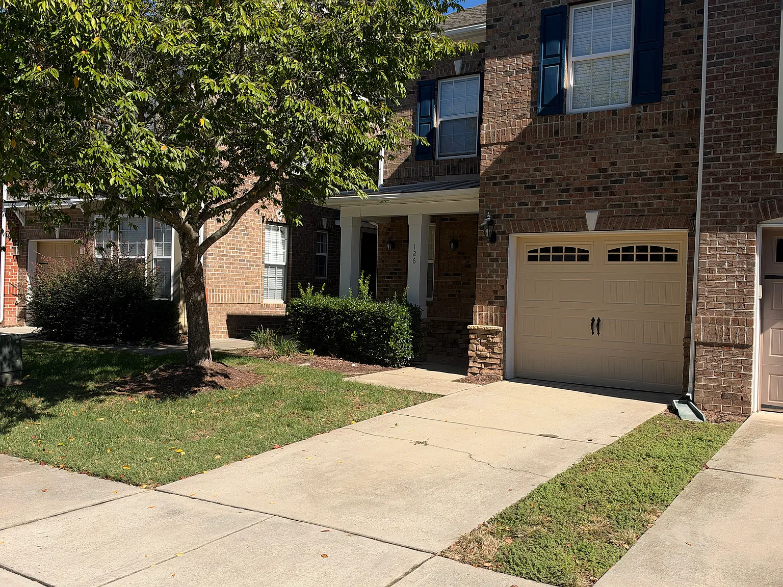 3 bed, 2.5 bath, 2000 sqft, $1,900 — Photo 1