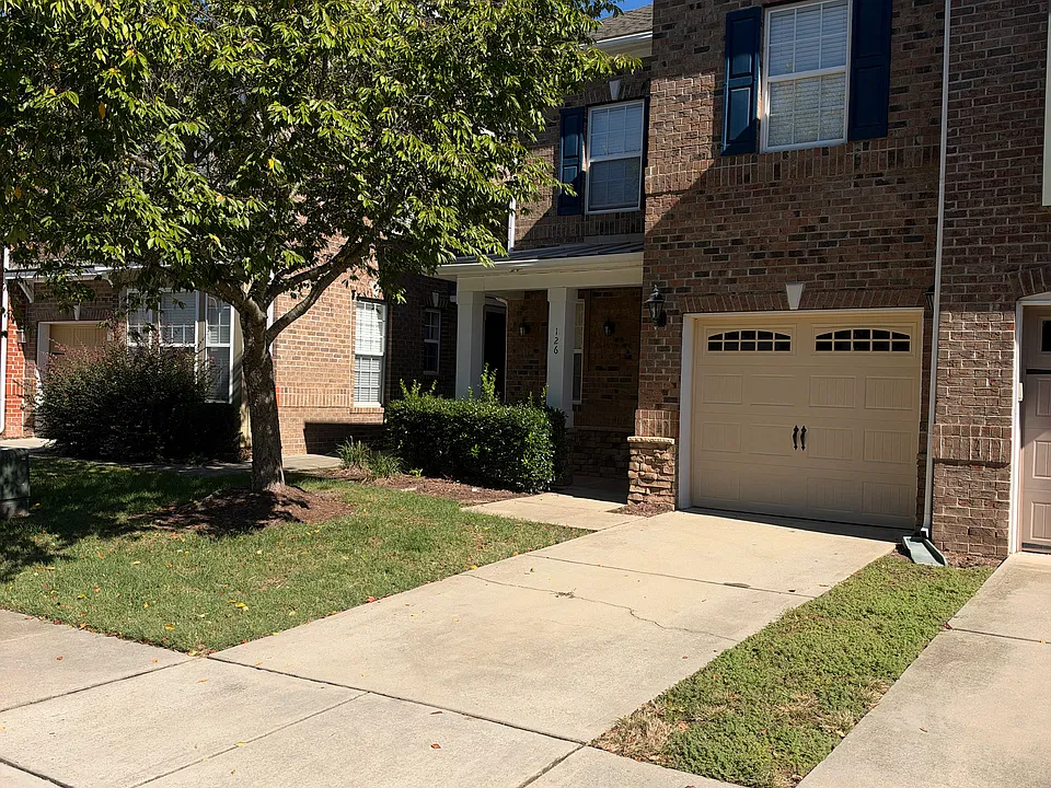 126 Longchamp Ln