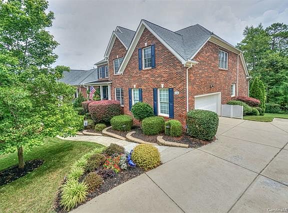 2nd image of 1134 Woodhall Dr