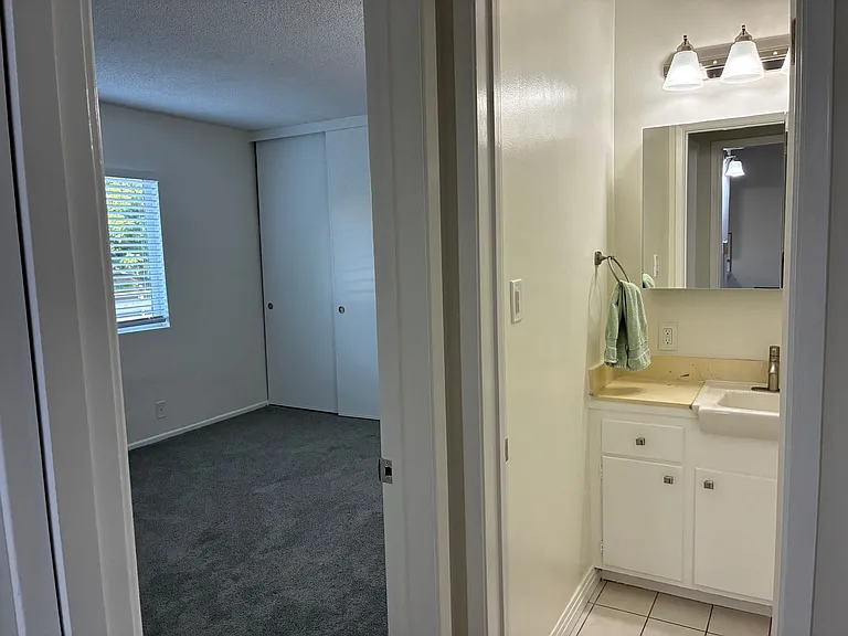 53 Suffolk Ave — Photo 16