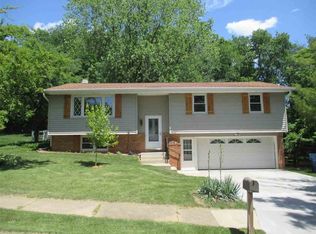 2206 Wildwood Dr, Pekin, IL