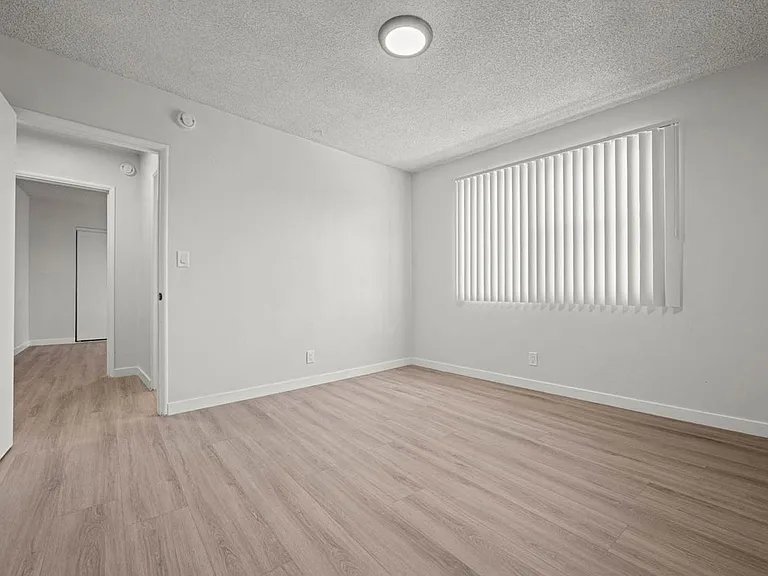 3907 Roxanne Ave #6A — Photo 11