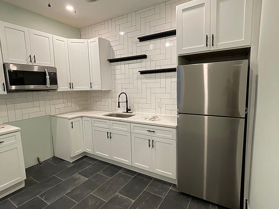4th image of 3322 W Cumberland St