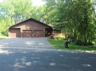 10321 Laurel Dr, Eden Prairie, MN 55347