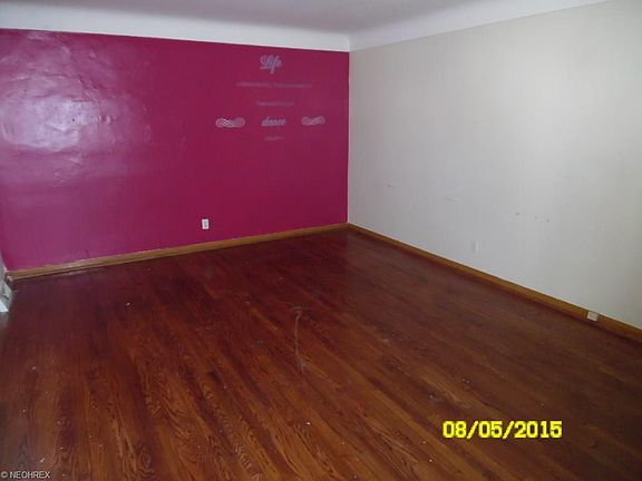 4th image of 19308 Stafford Ave