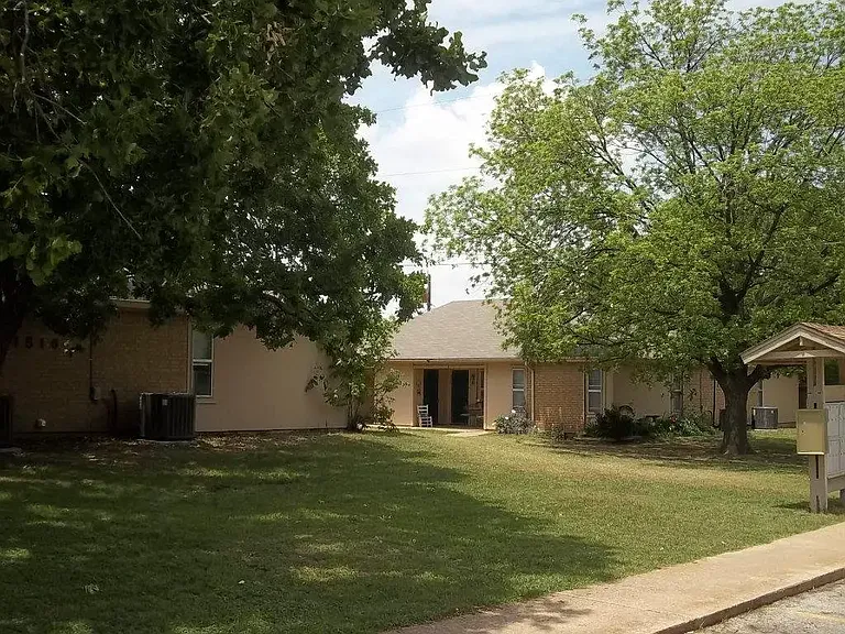 1512-1518 Primrose Ln — Photo 4