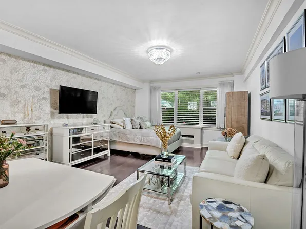 310 E 49th St APT 1E, New York, NY 10017