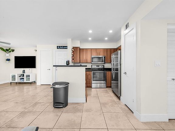 5th image of 1275 Crystal Way #G