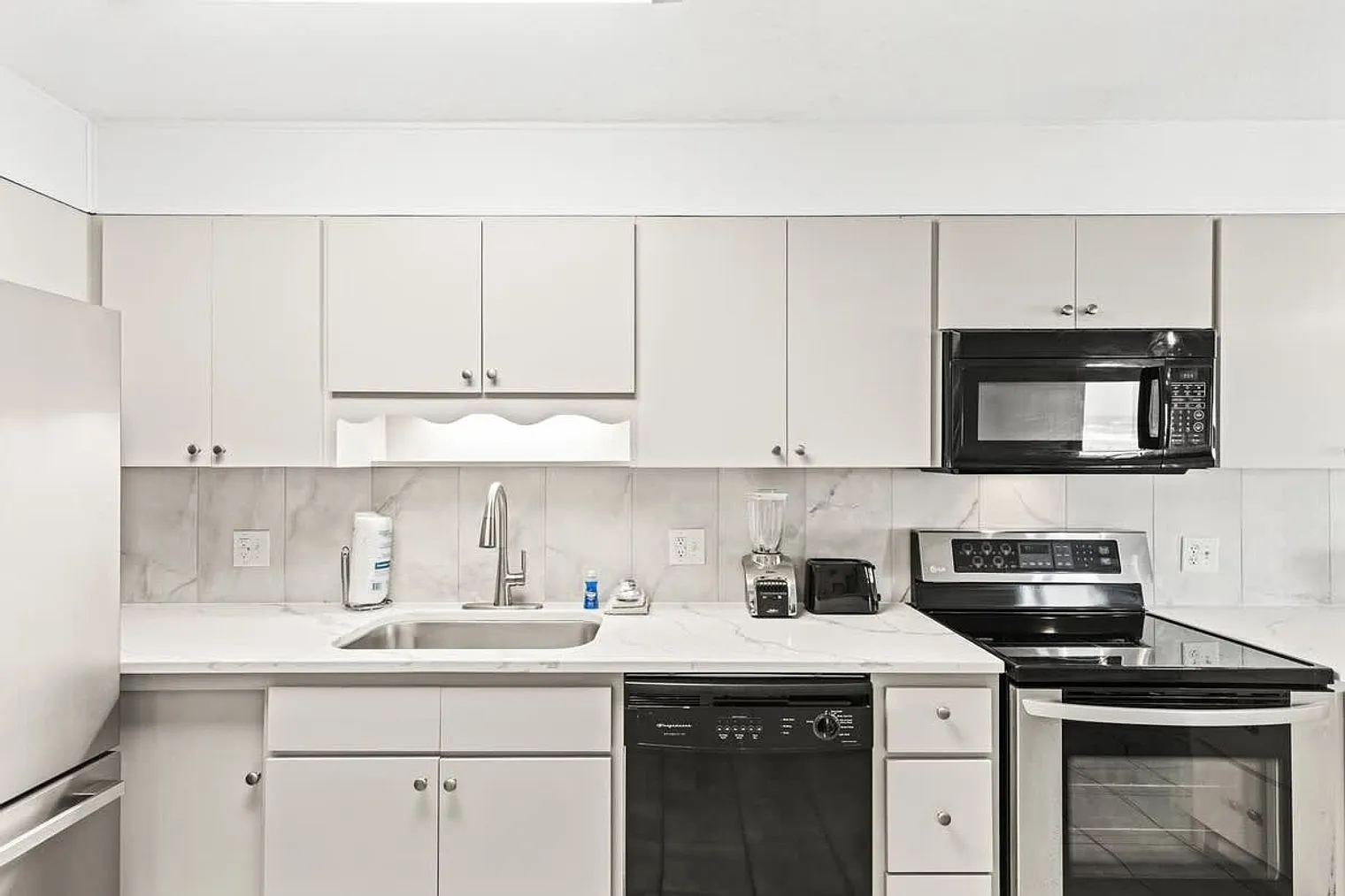 2 bed, 2.0 bath, 979 sqft, $2,035 — Photo 4