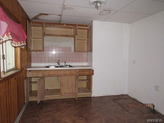 5th image of 261 Dartmouth Ave
