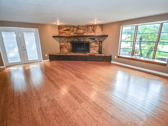 5th image of 8727 N Meadowview Cir