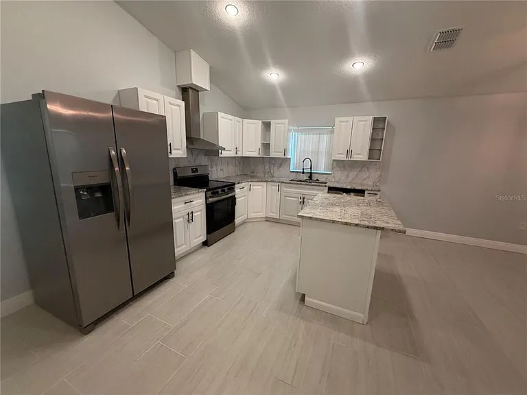 319 Avenue A NE — Photo 2
