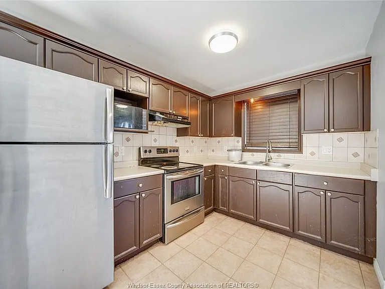 1465 Foster Ave — Photo 7