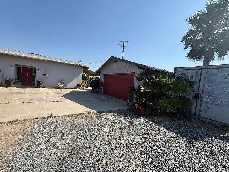 8780 S Anchor Ave — Photo 4