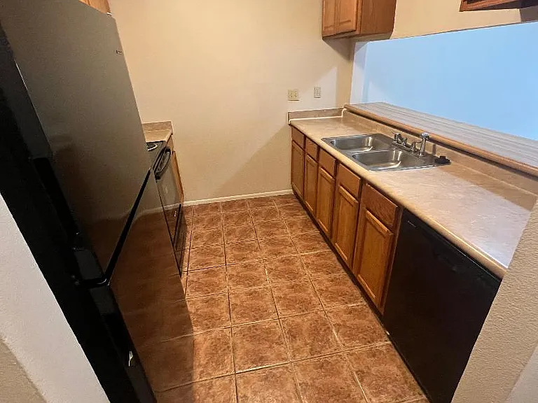 1859 Southpointe Dr #3 — Photo 4
