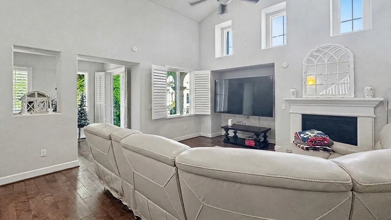 2 bed, 1718 sqft, $3,550 — Photo 4