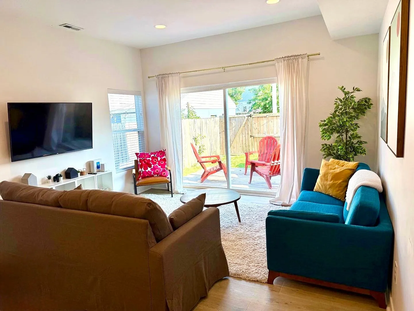 Furnished 3BR Home for Lease | King Suite | Fenced Yard — Photo 1