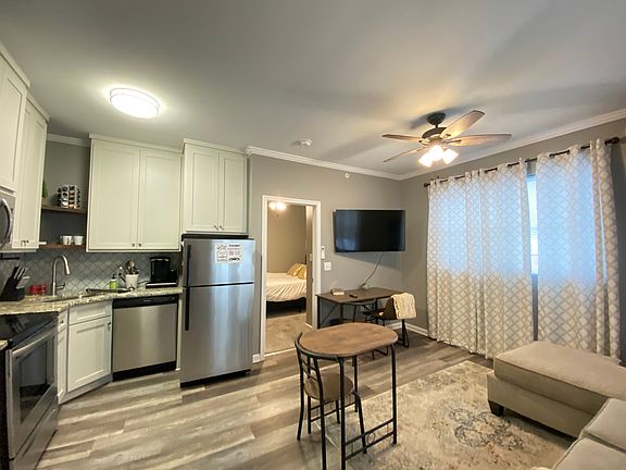 4th image of 1214 W 6th St #12