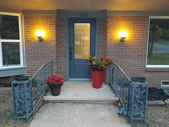 3rd image of 1530 W Acheson St