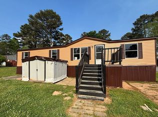 17 Club Cir, Ellenwood, GA