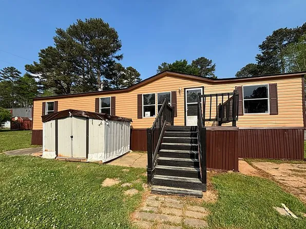 17 Club Cir, Ellenwood, GA 30294