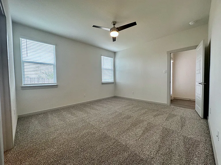 325 Wilshire Rd — Photo 26
