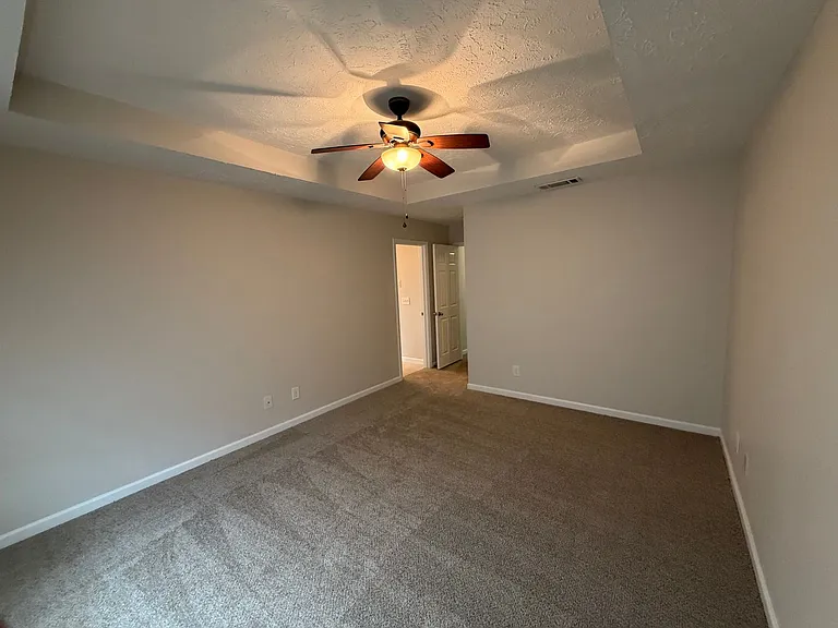 8115 Valley Oak Dr — Photo 12