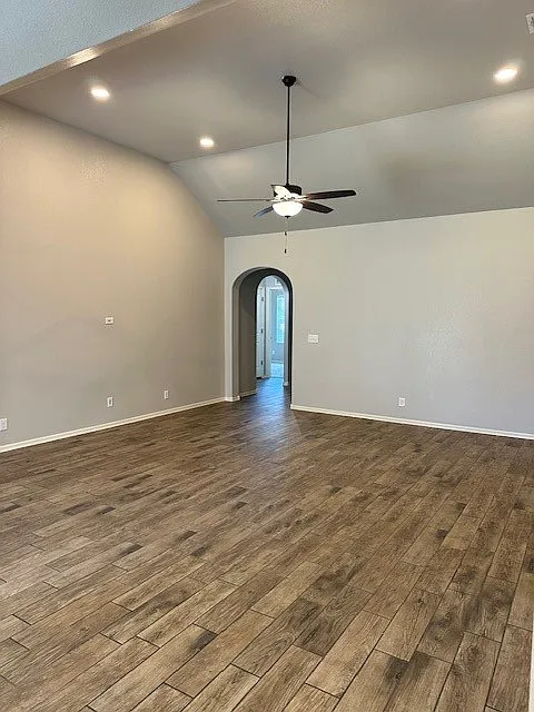 4 bed, 2.0 bath, 1954 sqft, $2,250 — Photo 4