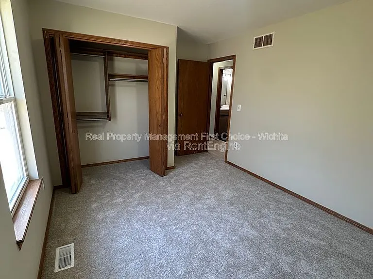 1450 N Green St — Photo 16