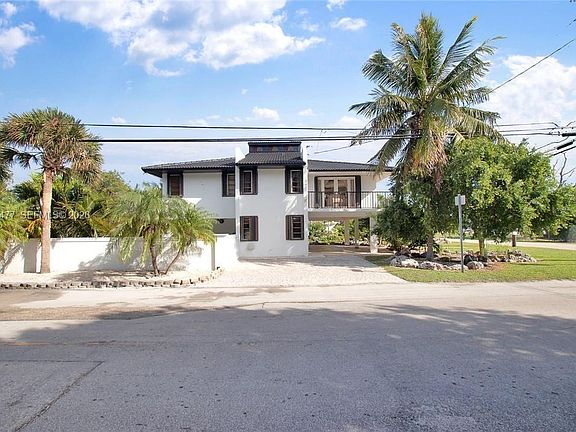 3rd image of 53 E Beach Rd