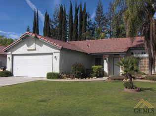 9016 Pine Ridge Way, Bakersfield, CA 93312