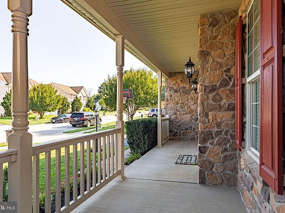 4th image of 207 Oak Valley Dr