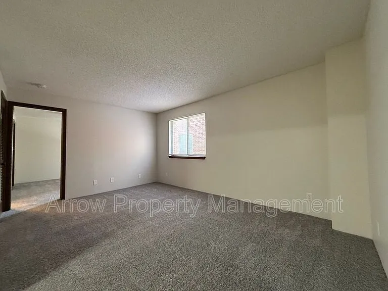 1421 D St #8 — Photo 3