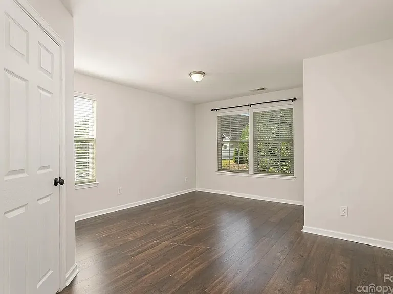 717 Prospect Ln — Photo 10