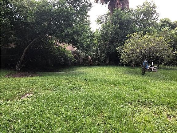 3rd image of 2875 Gardens Dr