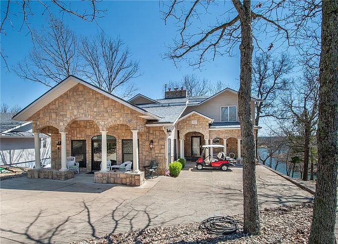 1st image of 26 Carrick Dr