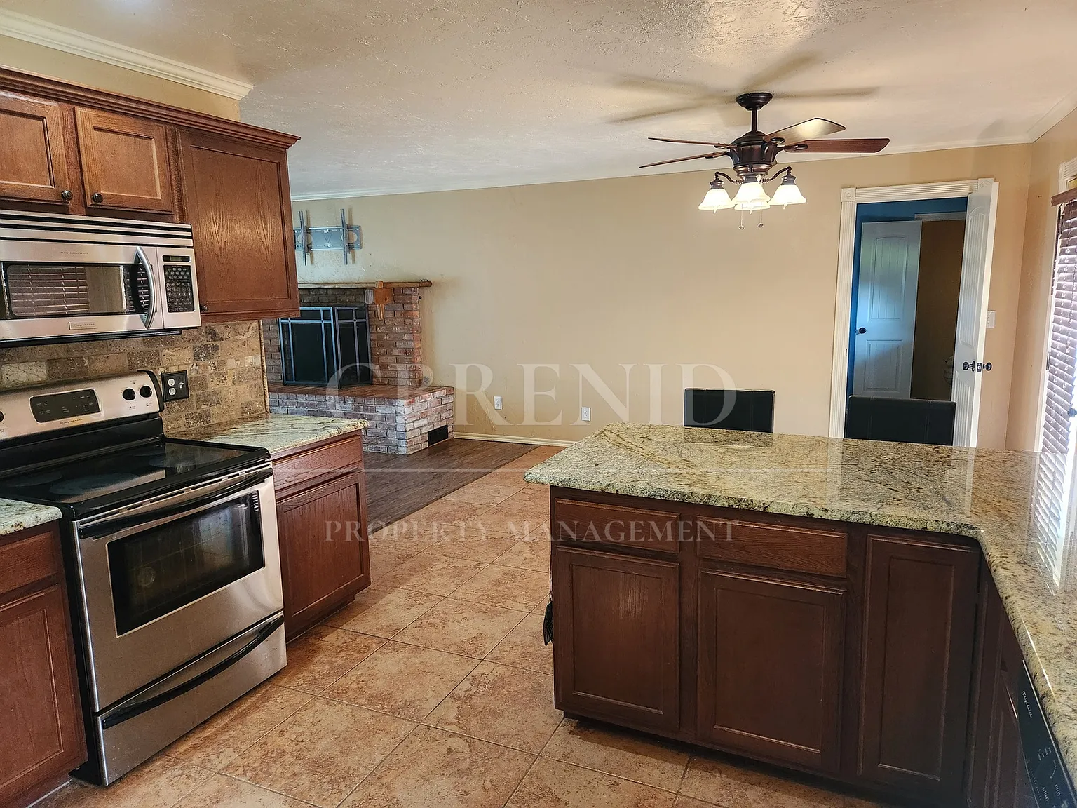 3 bed, 2.5 bath, 2200 sqft, $1,800 — Photo 4