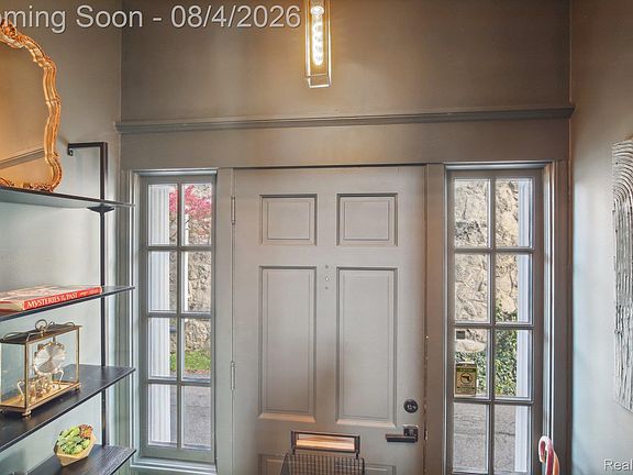 2nd image of 276 Lewiston Rd