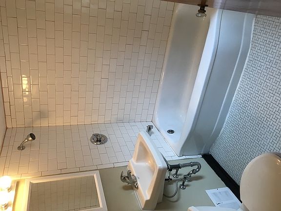 3rd image of 11343 S Avenue L