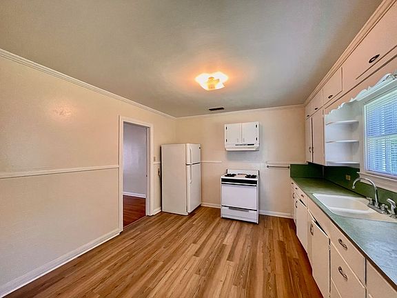 5th image of 705 Runnels Ave